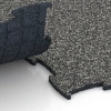 Großaufnahme vom Verbindungssystem von WARCO-Boden 6832 - Fitness Active gymgolv im Farbdesign Mörkgrå granit. Abmessungen 97,1 x 97,1 × 1,8 cm.