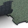 Großaufnahme vom Verbindungssystem von WARCO-Boden 6807 - Agilitygolv hundsport im Farbdesign Engelskt gräs. Abmessungen 97,1 x 97,1 × 1,8 cm.