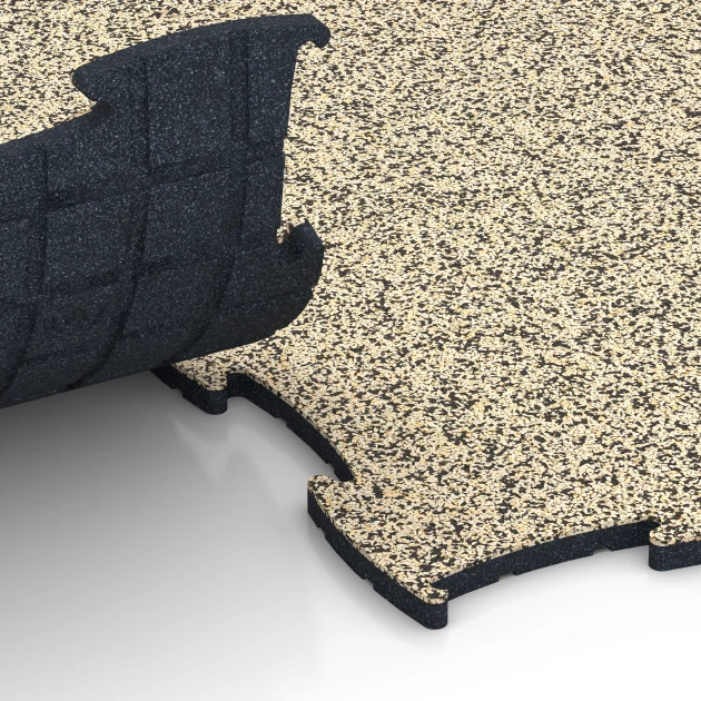 Großaufnahme vom Verbindungssystem von WARCO-Boden 6928 - Mässgolv klickplatta im Farbdesign Travertin. Abmessungen 97,1 x 97,1 × 1,8 cm.