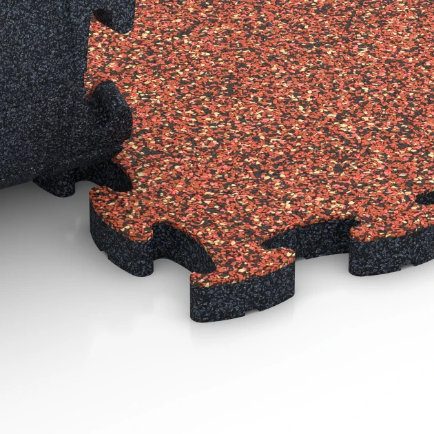 Großaufnahme vom Verbindungssystem von WARCO-Boden 6935 - Fallskyddsplatta pussel im Farbdesign Etna. Abmessungen 44,6 x 44,6 × 2,8 cm.