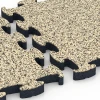 Großaufnahme vom Verbindungssystem von WARCO-Boden 6883 - Fitness Max gymgolv im Farbdesign Travertin. Abmessungen 44,6 x 44,6 × 2,8 cm.