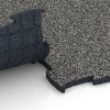 Großaufnahme vom Verbindungssystem von WARCO-Boden 6850 - Fitness Active gymgolv im Farbdesign Mörkgrå granit. Abmessungen 97,1 x 97,1 x 2,8 cm.