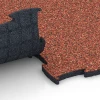 Großaufnahme vom Verbindungssystem von WARCO-Boden 6854 - Fitness Active gymgolv im Farbdesign Etna. Abmessungen 97,1 x 97,1 x 2,8 cm.