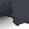 Großaufnahme vom Verbindungssystem von WARCO-Boden 6962 - Fitness Premium träningsgolv im Farbdesign Antracit. Abmessungen 99 x 99 x 1,8 cm.