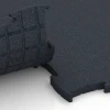 Großaufnahme vom Verbindungssystem von WARCO-Boden 6969 - Fitness Premium studiogolv im Farbdesign Antracit. Abmessungen 99 x 99 x 2,8 cm.