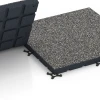 Großaufnahme vom Verbindungssystem von WARCO-Boden 7141 - Gymgolv för utomhusbruk im Farbdesign Mörkgrå granit. Abmessungen 60 x 60 x 4 cm | 0,36 m².