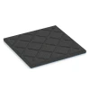 Aufsicht auf die Unterseite, also die Bodenseite von WARCO-Formteil 6420 - Fallskyddsplatta EPDM – 90 cm im Format 50 x 50 x 3 cm | 0,25 m².