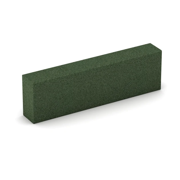 Foto der hinteren Seite vom unsymmetrischen WARCO-Formteil 7030: Gummiblocksteg av gummigranulat, Design Gräsgrön, Maße 100 x 30 x 15 cm.
